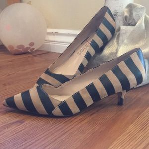 Classy chic, BRAND NEW black & tan kitten heels